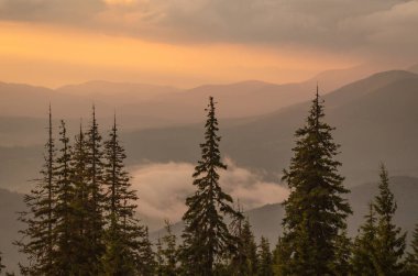 Şafak Karpat Dağları