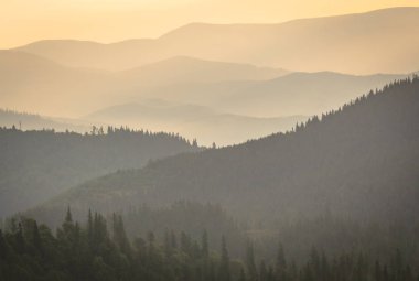 Şafak Karpat Dağları