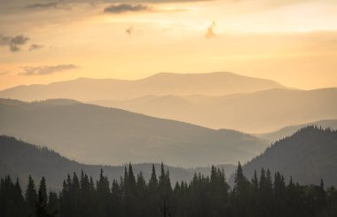 Şafak Karpat Dağları