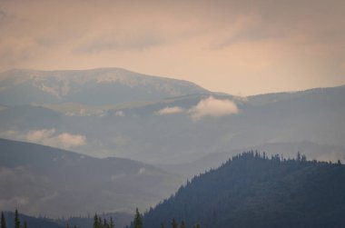 Şafak Karpat Dağları