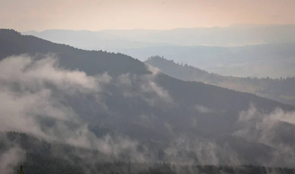 Alba Sulle Montagne Dei Carpazi — Foto Stock