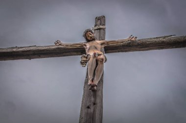 Katı ve gökler arasında