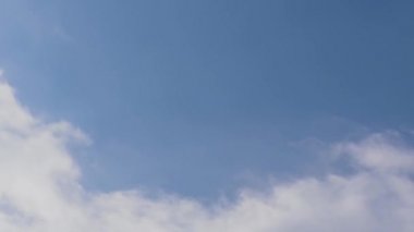 Zaman turları Gökyüzündeki bulutların hareketi