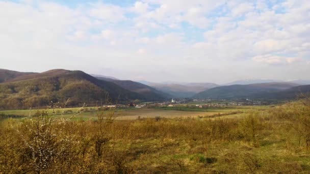 Tempo Voltas Paisagem Primavera Montanhas Dos Cárpatos — Vídeo de Stock