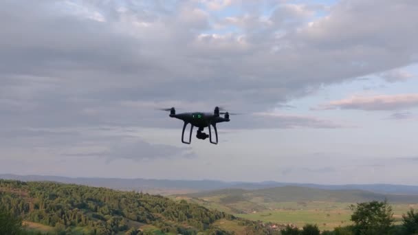 Drone Vliegen Bergen — Stockvideo