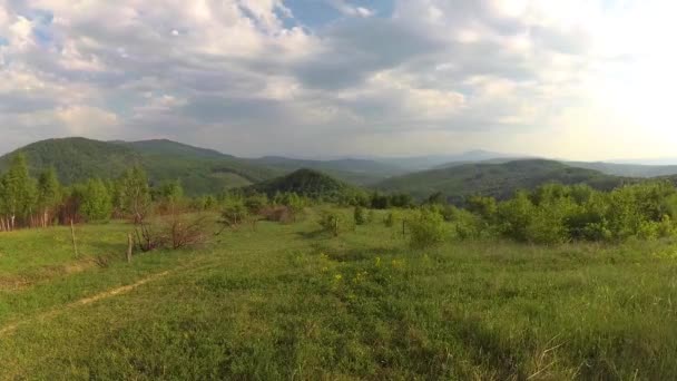 Les Tours Temps Printemps Plaine Dans Les Carpates — Video