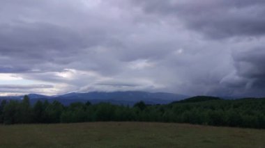 Yaz aylarında Karpat Dağları Timelapse Manzaralar
