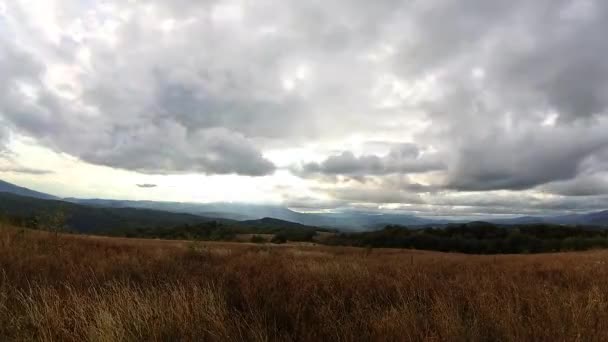 秋のカルパチアの風景のタイムラプス — ストック動画