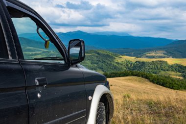 Suv yaz aylarında Karpatlar seyahat
