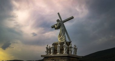 Mesih ve Havariler Anıtı