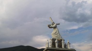 Mesih ve Havariler Anıtı