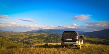 Suv yaz aylarında Karpatlar seyahat