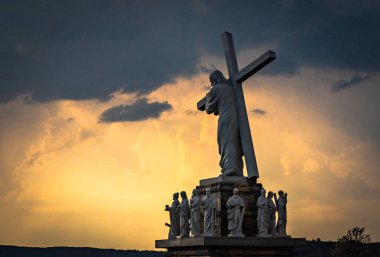 Mesih ve Havariler Anıtı