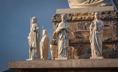 Mesih ve Havariler Anıtı