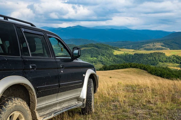 Suv Reist Carpathians Zomer — Stockfoto