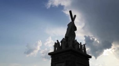 Mesih ve Havariler Anıtı