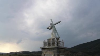 Mesih ve Havariler Anıtı