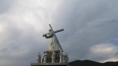 Mesih ve Havariler Anıtı