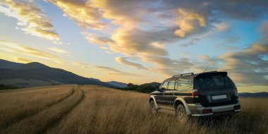 Suv yaz aylarında Karpatlar seyahat