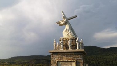 Mesih ve Havariler Anıtı