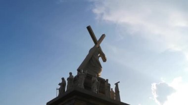 Mesih ve Havariler Anıtı