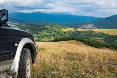 Suv yaz aylarında Karpatlar seyahat