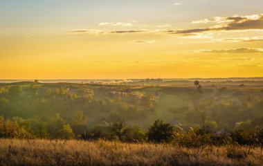 Sunny Transcarpathia denilen manzara