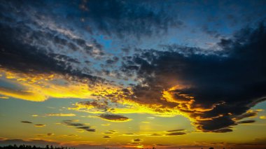 Sunny Transcarpathia denilen manzara