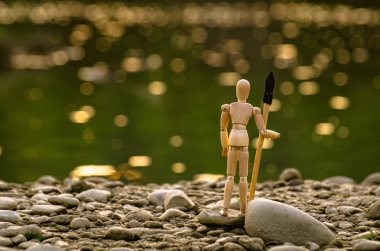 Eklemli küçük adam su tefekkür