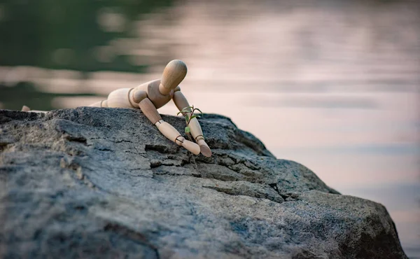 Eklemli küçük adam bitki korur