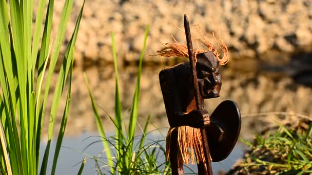 Figurine Ancien Guerrier Dans Nature — Video