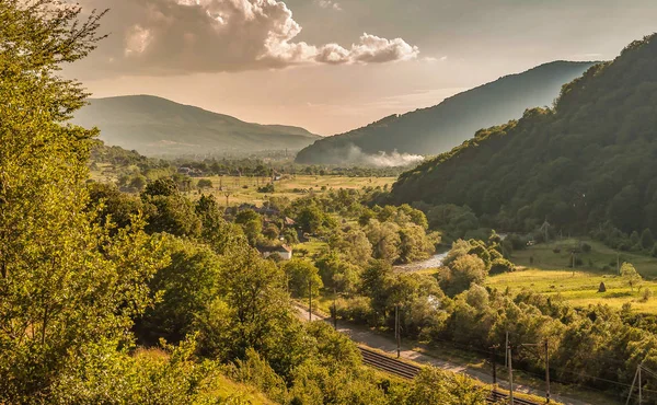 Landskab Kaldet Sunny Transcarpathia - Stock-foto