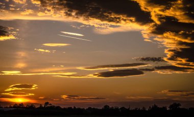 Sunny Transcarpathia denilen manzara 