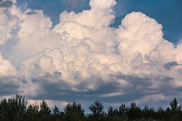 Nuvens Estão Movendo Rapidamente Através Céu — Fotografia de Stock