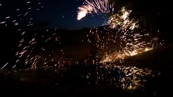 夜间用火抽 — 图库视频影像
