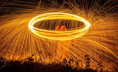 Geceleri ateşle çizmek