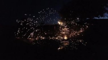 Geceleri ateşle çizmek