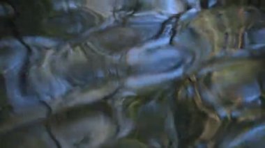 Dağ nehrinde akşam