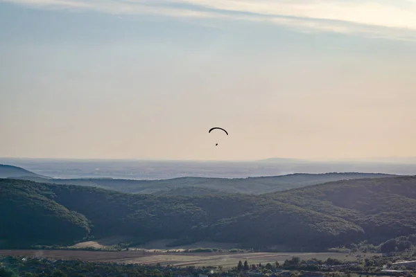 Paragliders Soar Sky — Stock Photo, Image