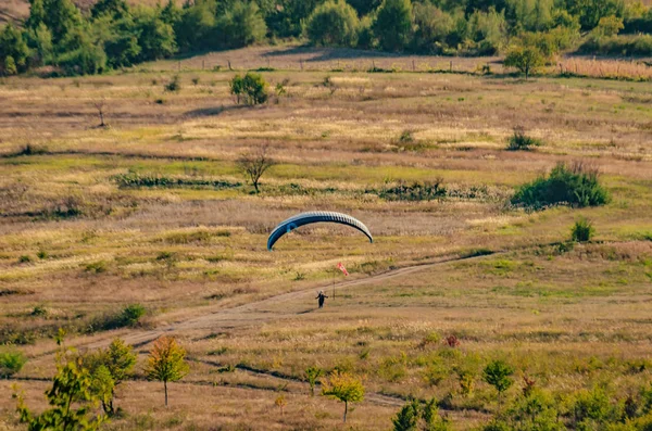 Paragliders Soar Sky — Stock Photo, Image