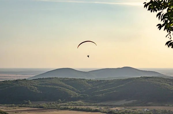 Paragliders Soar Sky — Stock Photo, Image