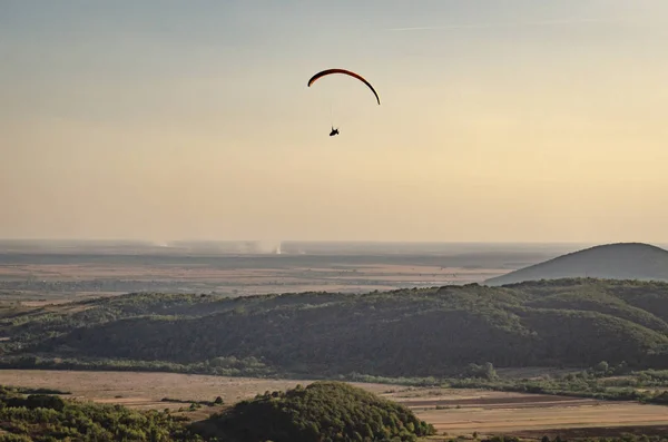 Paragliders Soar Sky — Stock Photo, Image