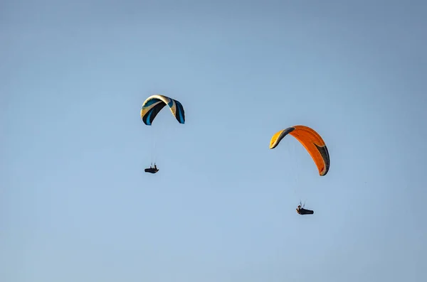 Paragliders Szárnyalni Égen — Stock Fotó