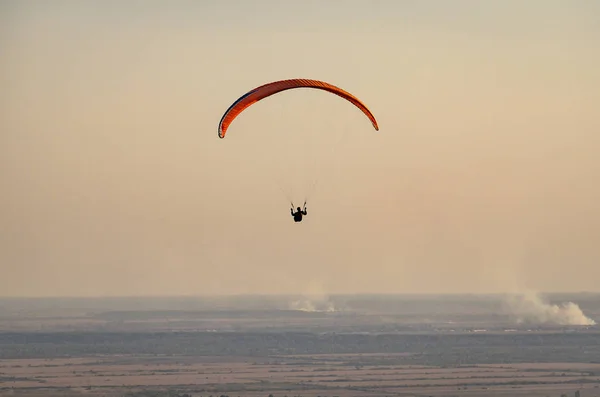 Paragliders Vznáší Obloze — Stock fotografie