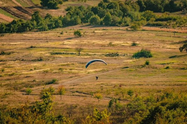 Paragliders Soar Sky — Stock Photo, Image