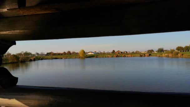 Vista Del Lago Desde Interior Del Edificio — Vídeos de Stock