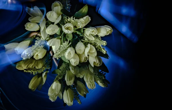 Light drawing with a bouquet of white flowers