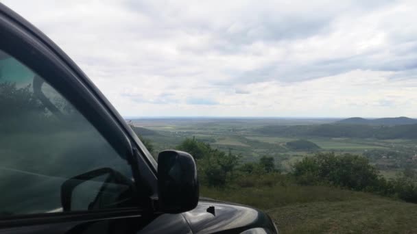 Karpat Dağlarında Bahar Manzarası Bir Suv Ile — Stok video