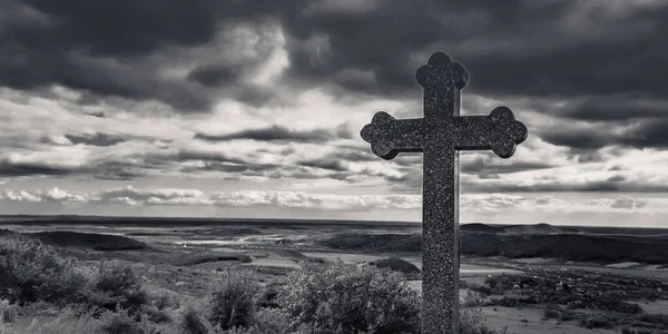 Paisaje Los Cárpatos Ante Una Tormenta Con Una Cruz — Foto de Stock