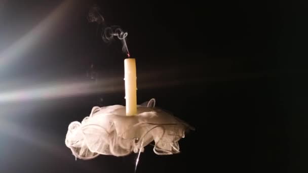 有蜡烛的烛台 像芭蕾舞演员 — 图库视频影像
